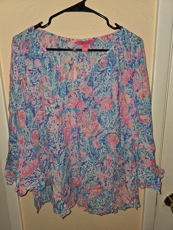 Lilly Pulitzer Tops - Lilly Pulitzer Willa Flounce Sleeve Top Treasure Trove Seashell Pink Blue L